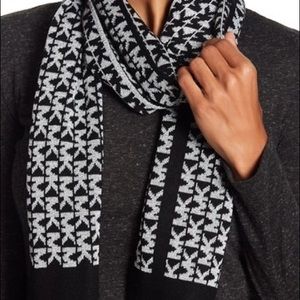 🌟Brand New Michael Kors Scarf🌟